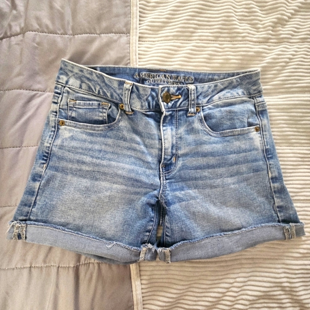 American Eagle Outfitters Blue Jean Shorts with Cuffed Hem Size 8